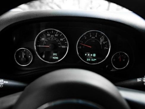 Used 2016 Jeep Wrangler Unlimited Rubicon w/ Connectivity Group AWD/4WD image 25