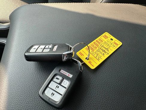 Used 2024 Honda Passport EX-L image 8
