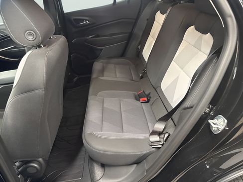 Used 2026 Chevrolet Trax LS w/ LS Convenience Package FWD image 9