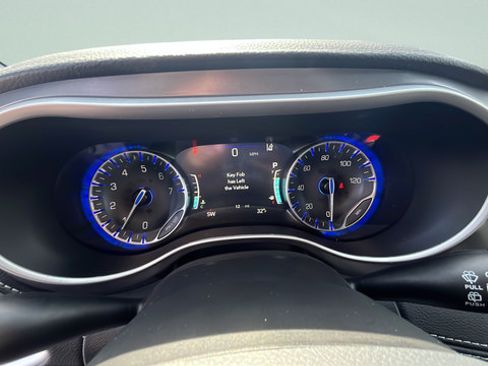 New 2026 Chrysler Pacifica Select AWD/4WD image 12