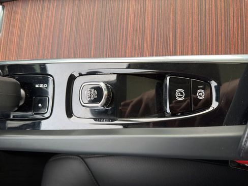 Used 2023 Volvo XC60 B5 Plus w/ Protection Package Premier AWD/4WD image 40