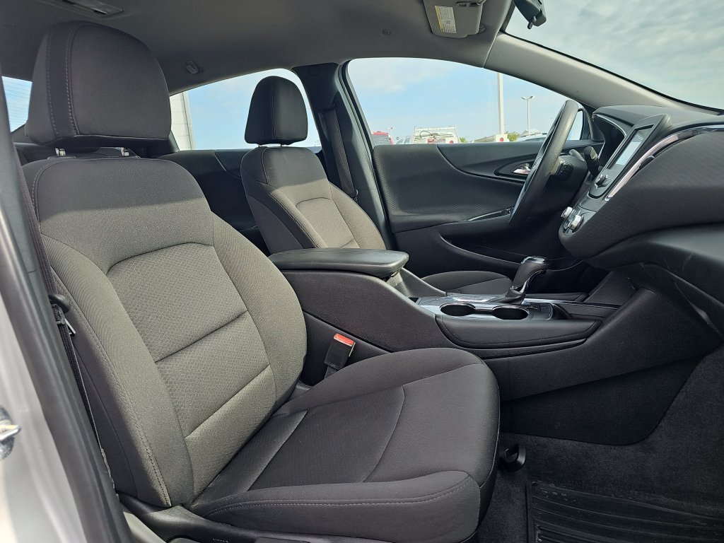 Used 2018 Chevrolet Malibu LT FWD image 10