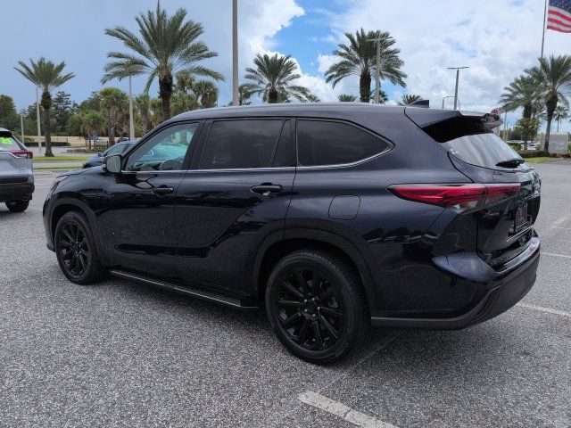 Used 2022 Toyota Highlander XLE FWD image 6