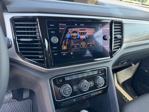 Used 2021 Volkswagen Atlas Cross Sport SEL Premium image 25