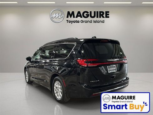 Used 2022 Chrysler Pacifica Touring-L image 4