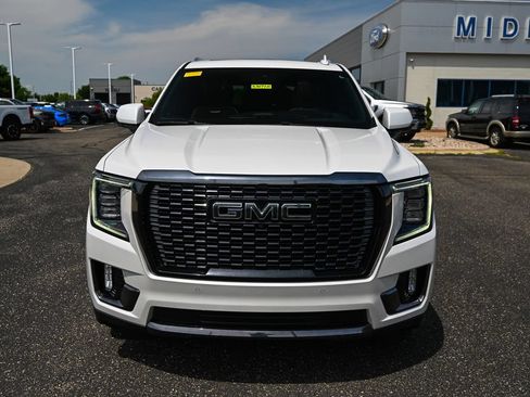 Used 2023 GMC Yukon XL Denali Ultimate AWD/4WD image 10