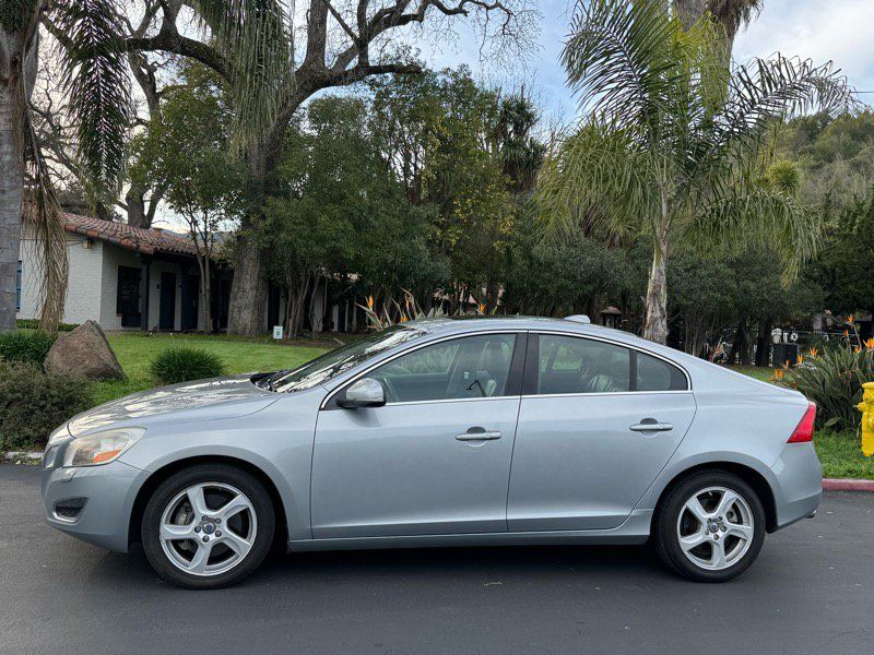 Used 2013 Volvo S60 T5 FWD image 2