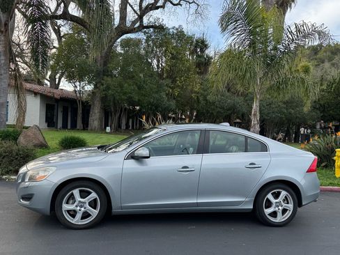 Used 2013 Volvo S60 T5 FWD image 2