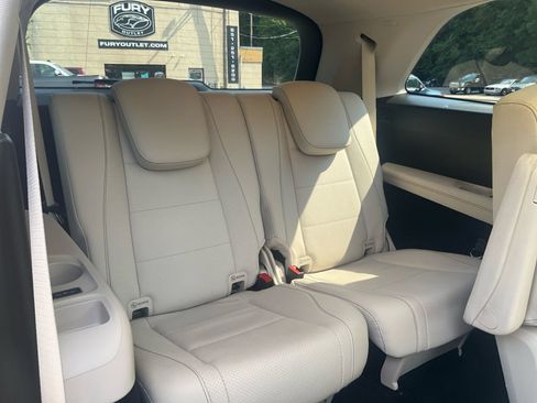 Used 2021 Mercedes-Benz GLS 450 4MATIC image 32