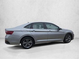 Used 2024 Volkswagen Jetta SE FWD video 4