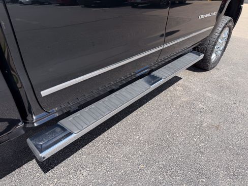 Used 2018 GMC Sierra 2500 Denali w/ Duramax Plus Package AWD/4WD image 9