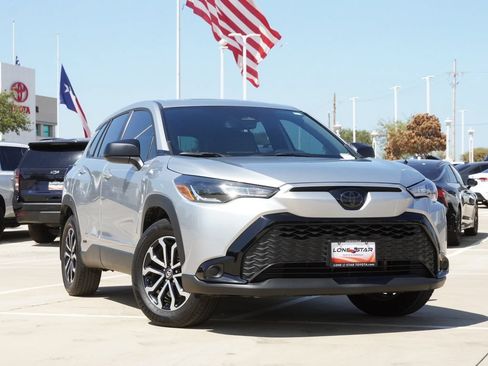 Used 2024 Toyota Corolla Cross AWD Hybrid image 2