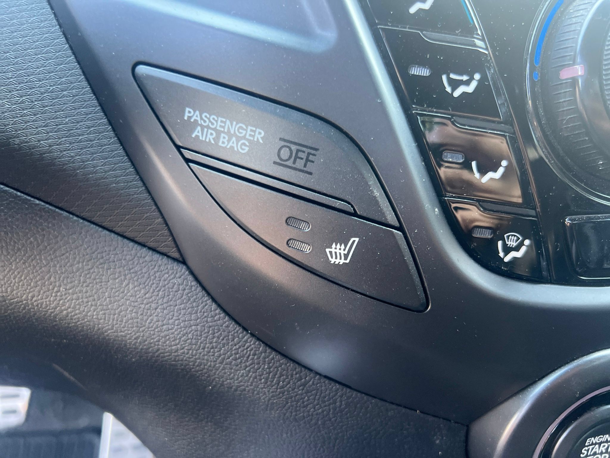 Used 2016 Hyundai Veloster Turbo FWD image 17