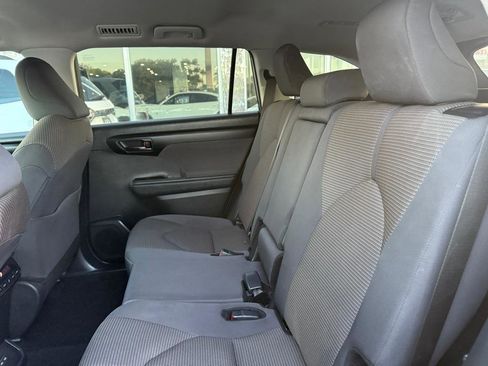 Used 2024 Toyota Highlander LE image 33