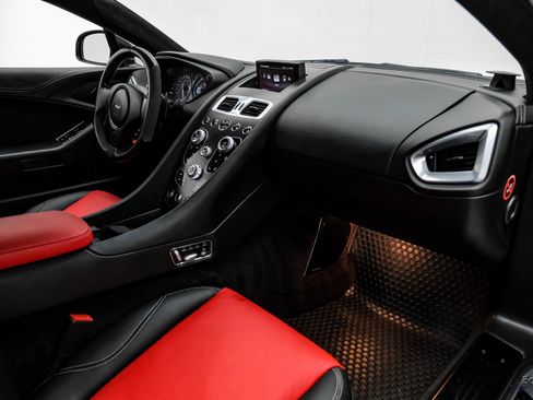 Used 2014 Aston Martin Vanquish Coupe image 36