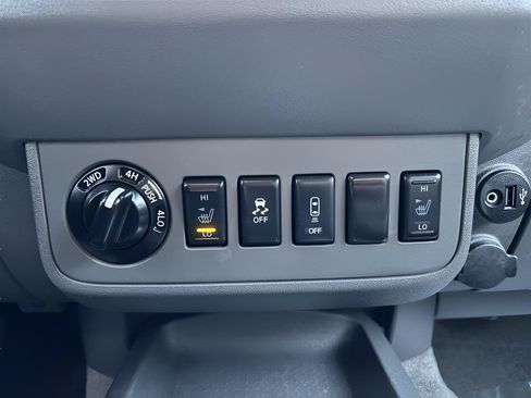 Used 2018 Nissan Frontier SV w/ Value Truck Package AWD/4WD image 22