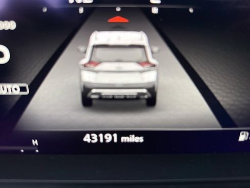 Used 2021 Nissan Rogue Platinum image 10