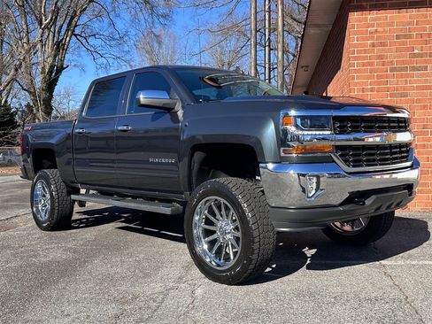 Used 2018 Chevrolet Silverado 1500 LT w/ All Star Edition image 23