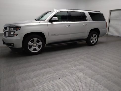 Used 2016 Chevrolet Suburban LT image 2