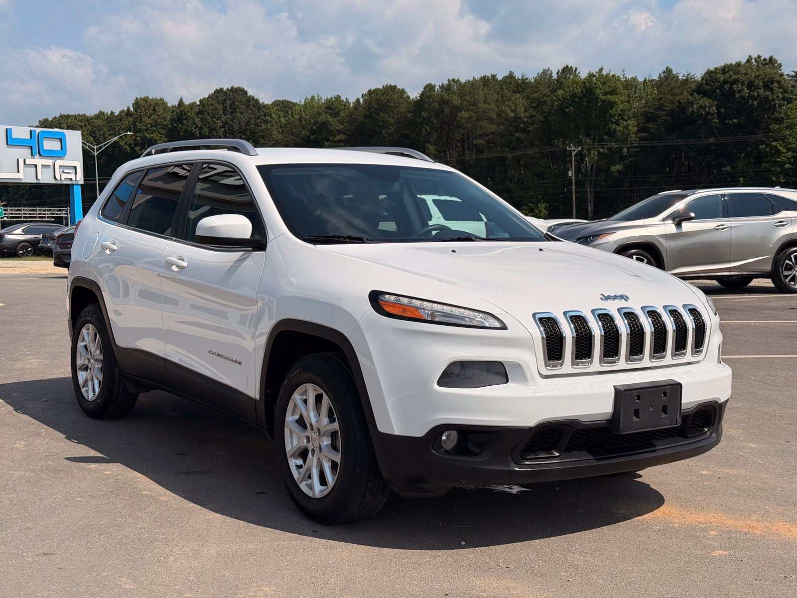 Used 2018 Jeep Cherokee Latitude w/ Safety Group AWD/4WD image 7