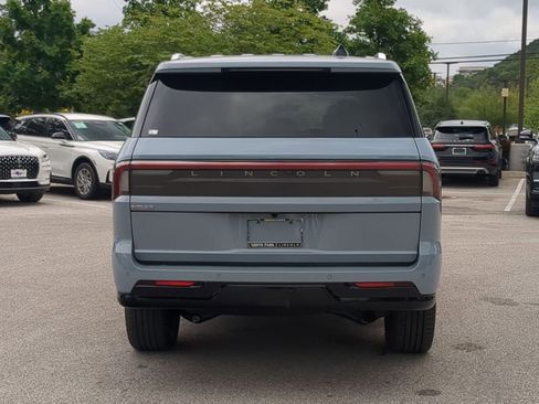 New 2026 Lincoln Navigator L Reserve AWD/4WD image 4
