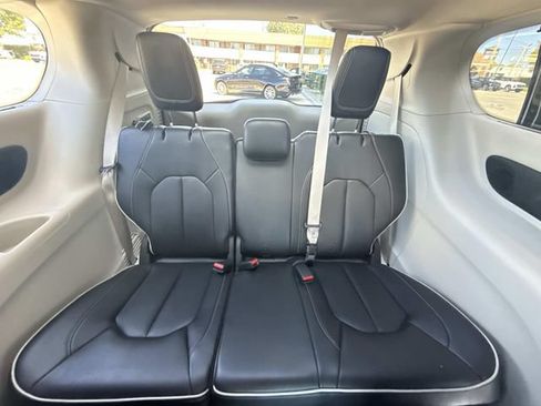 Used 2021 Chrysler Pacifica Limited AWD/4WD image 77