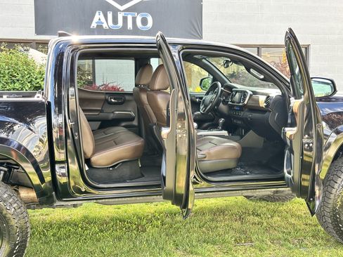 Used 2019 Toyota Tacoma Limited AWD/4WD image 26