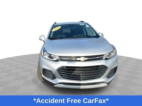 Used 2022 Chevrolet Trax LT w/ LT Convenience Package image 4