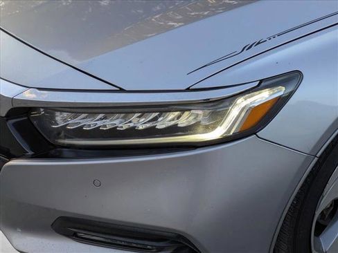 Used 2018 Honda Accord Touring image 8