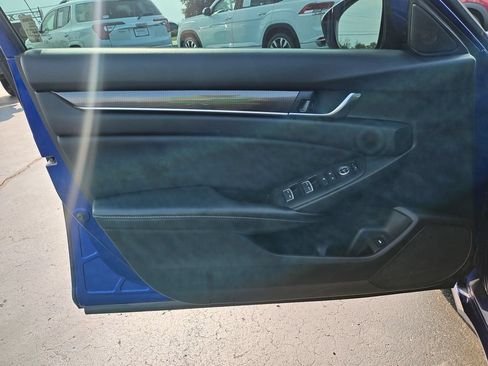 Used 2018 Honda Accord Sport image 12