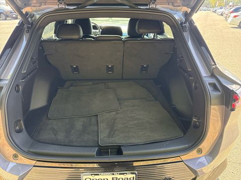 Used 2025 Chevrolet Equinox EV LT image 10