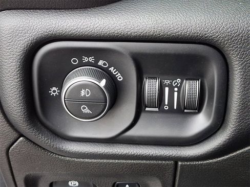 Used 2019 RAM 1500 Big Horn image 24