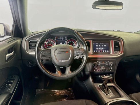 Used 2020 Dodge Charger SXT RWD image 11