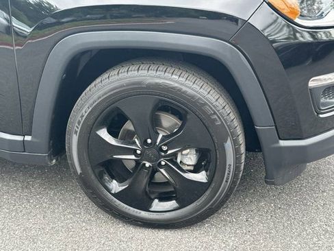 Used 2019 Jeep Compass Latitude FWD image 16