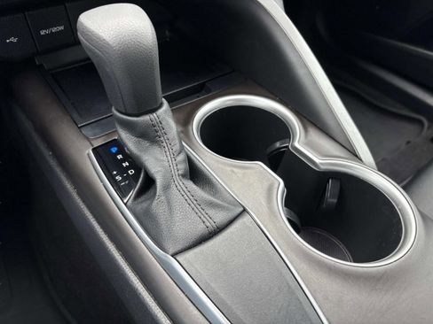 Used 2021 Toyota Camry LE image 32