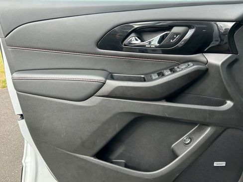 Used 2023 Chevrolet Traverse RS image 22