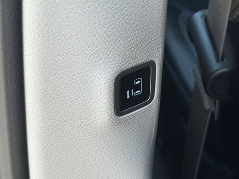 Used 2023 Chrysler Pacifica Touring-L FWD image 24