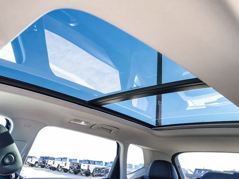 Used 2023 Volkswagen Taos SE w/ Panoramic Sunroof Package image 26