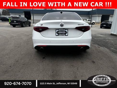 Used 2021 Alfa Romeo Giulia Ti image 7