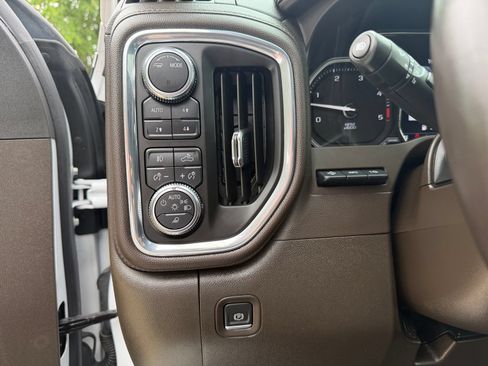 Used 2023 GMC Sierra 2500 Denali w/ Denali Ultimate Package AWD/4WD image 12