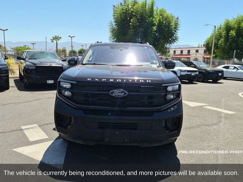 Used 2025 Ford Expedition Active AWD/4WD image 2