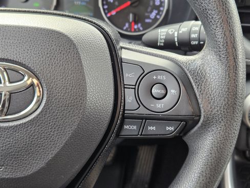 Used 2020 Toyota RAV4 XLE image 34