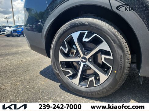 Certified 2025 Kia Sportage EX FWD image 9