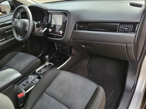 Used 2020 Mitsubishi Outlander ES image 7