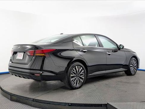 Used 2025 Nissan Altima 2.5 SV FWD image 8