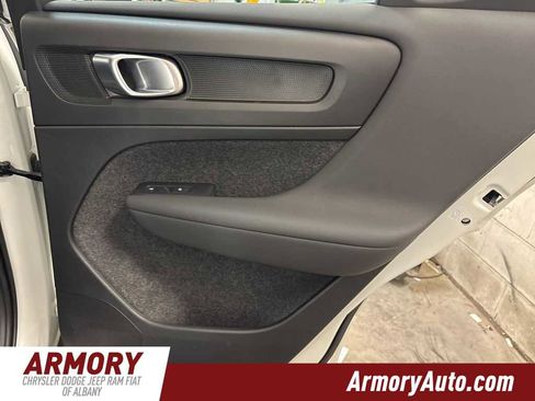 Used 2023 Volvo XC40 B5 Core w/ Convenience Package image 29