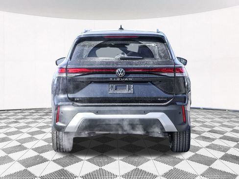 Used 2026 Volkswagen Tiguan SE AWD/4WD image 12
