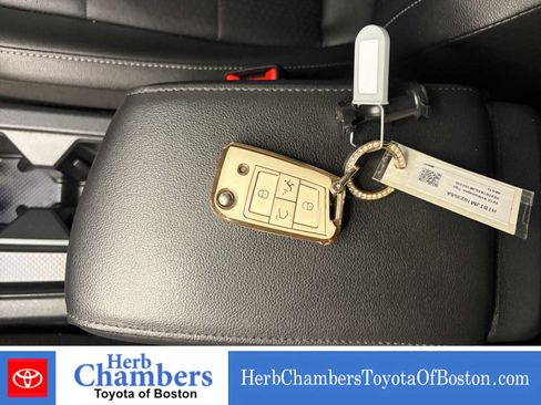 Used 2018 Volkswagen Tiguan SE w/ Panoramic Sunroof Package AWD/4WD image 10