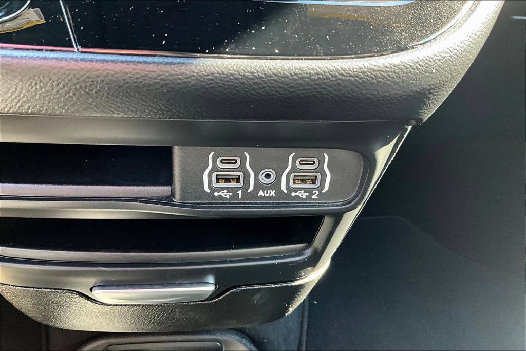 Used 2025 Chrysler Pacifica Select FWD image 26