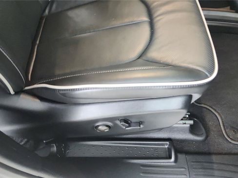 Used 2026 Chrysler Pacifica Limited FWD image 23